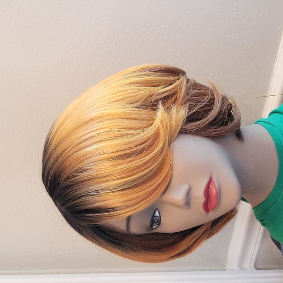 Short Multicolor Lace Front Wig - Picture 3 of 7